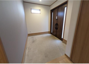 鈴鹿市住吉、中古一戸建ての玄関画像です