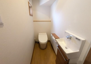 鈴鹿市住吉、中古一戸建てのトイレ画像です
