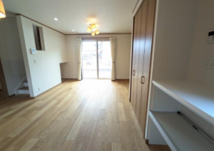 鈴鹿市住吉、中古一戸建ての居間画像です