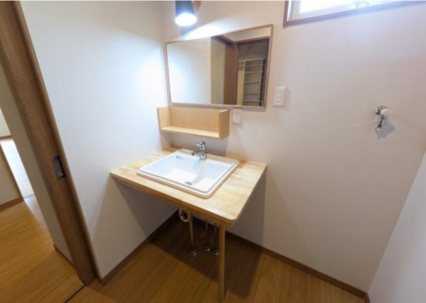 鈴鹿市住吉、中古一戸建ての洗面画像です