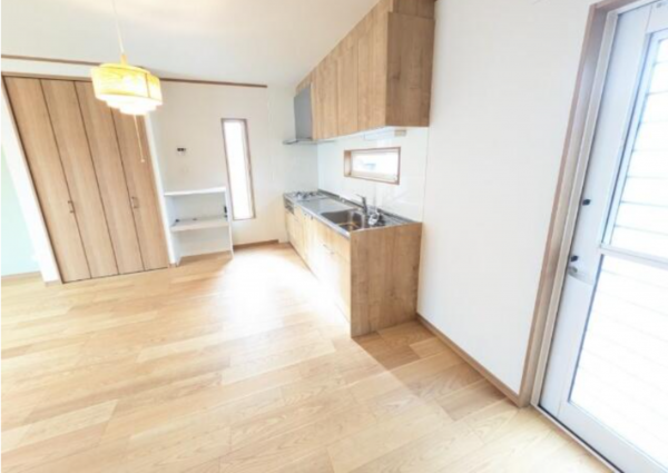 鈴鹿市住吉、中古一戸建ての居間画像です