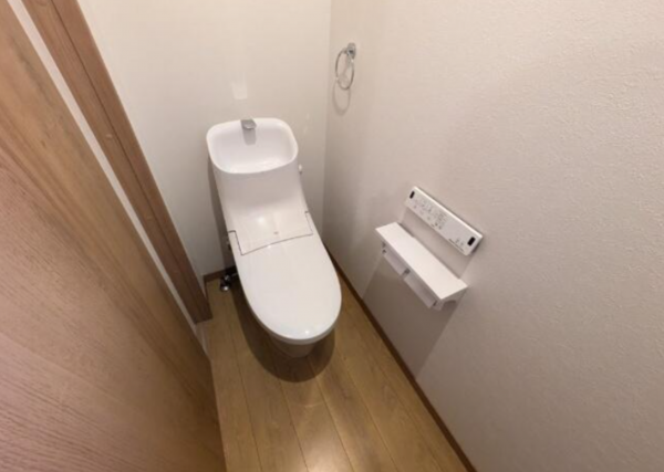 鈴鹿市住吉、中古一戸建てのトイレ画像です