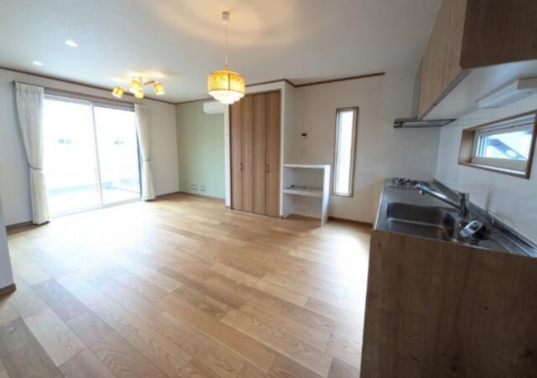 鈴鹿市住吉、中古一戸建ての居間画像です