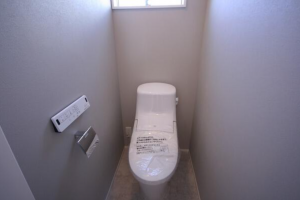 鈴鹿市算所、中古一戸建てのトイレ画像です