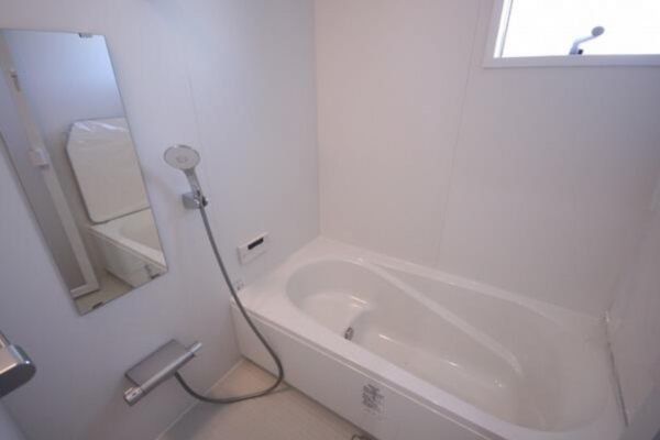 鈴鹿市算所、中古一戸建ての風呂画像です