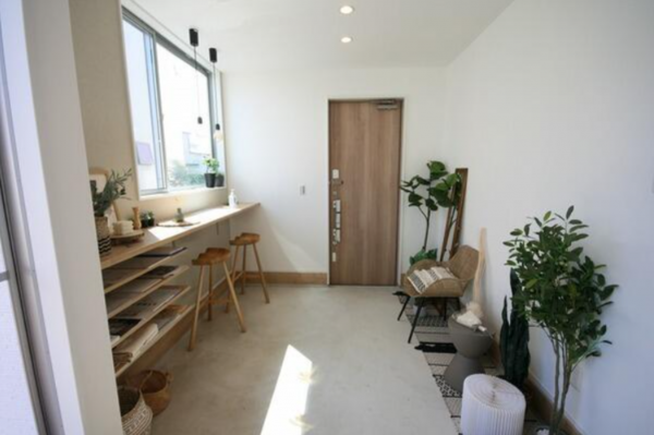 鈴鹿市算所、中古一戸建ての玄関画像です