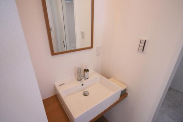 鈴鹿市算所、中古一戸建ての洗面画像です