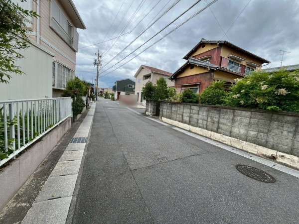 鈴鹿市東玉垣町、土地の前面道路を含む現地写真画像です