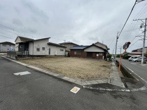 鈴鹿市弓削町、土地の前面道路を含む現地写真画像です