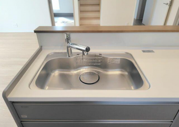 鈴鹿市東玉垣町、新築一戸建てのキッチン画像です