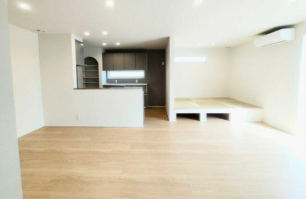 鈴鹿市東玉垣町、新築一戸建ての居間画像です