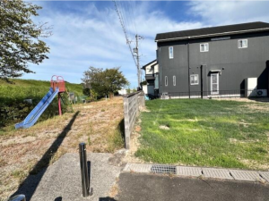 鈴鹿市弓削町、土地の前面道路を含む現地写真画像です