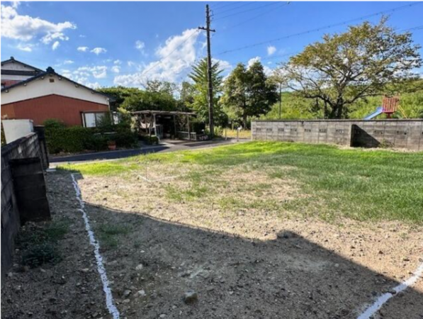 鈴鹿市弓削町、土地の前面道路を含む現地写真画像です