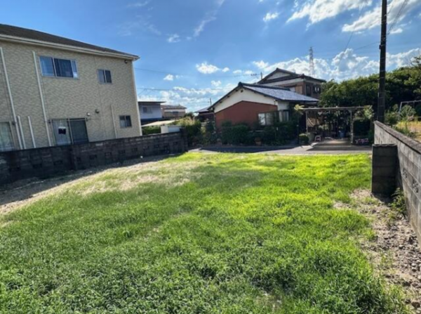 鈴鹿市弓削町、土地の前面道路を含む現地写真画像です