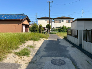 鈴鹿市東旭が丘、土地の前面道路を含む現地写真画像です