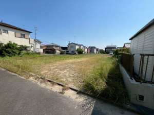 鈴鹿市東旭が丘、土地の前面道路を含む現地写真画像です