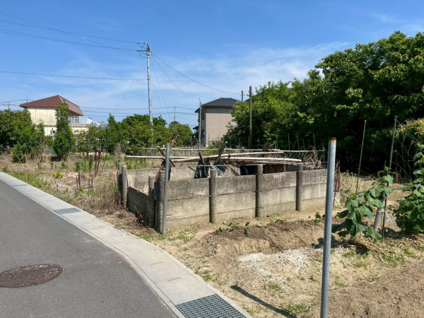 鈴鹿市高岡町、土地の前面道路を含む現地写真画像です