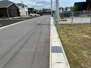 鈴鹿市長太栄町、土地の前面道路を含む現地写真画像です