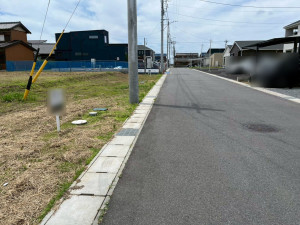 鈴鹿市長太栄町、土地の前面道路を含む現地写真画像です