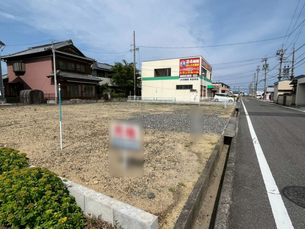 鈴鹿市南堀江、土地の前面道路を含む現地写真画像です
