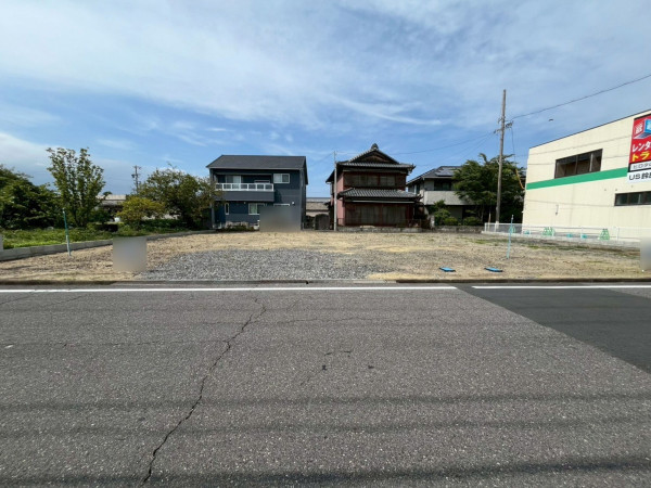 鈴鹿市南堀江、土地の前面道路を含む現地写真画像です
