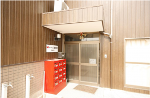 鈴鹿市西条、収益物件/寮の玄関画像です