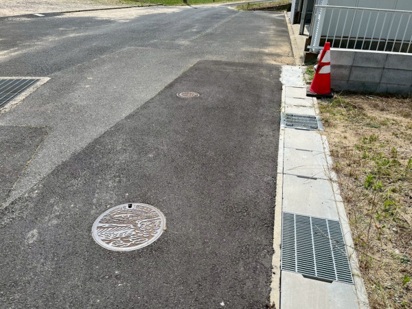 鈴鹿市若松中、土地の前面道路を含む現地写真画像です