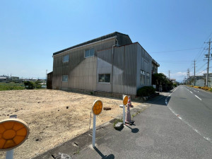 鈴鹿市中旭が丘、土地の前面道路を含む現地写真画像です