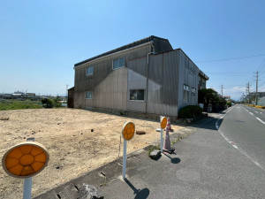 鈴鹿市中旭が丘、土地の前面道路を含む現地写真画像です