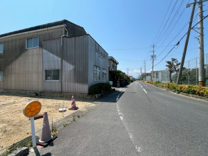 鈴鹿市中旭が丘、土地の前面道路を含む現地写真画像です