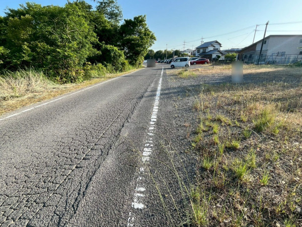 鈴鹿市平野町、土地の前面道路を含む現地写真画像です