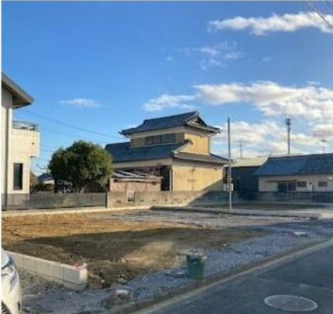 鈴鹿市長太新町、新築一戸建ての前面道路を含む現地写真画像です