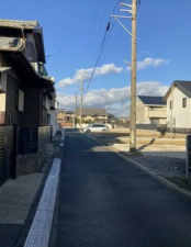鈴鹿市長太新町、新築一戸建ての前面道路を含む現地写真画像です