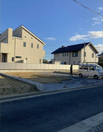 鈴鹿市長太新町、新築一戸建ての前面道路を含む現地写真画像です