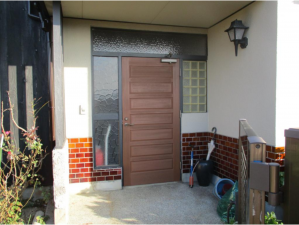 鈴鹿市若松西、中古一戸建ての玄関画像です