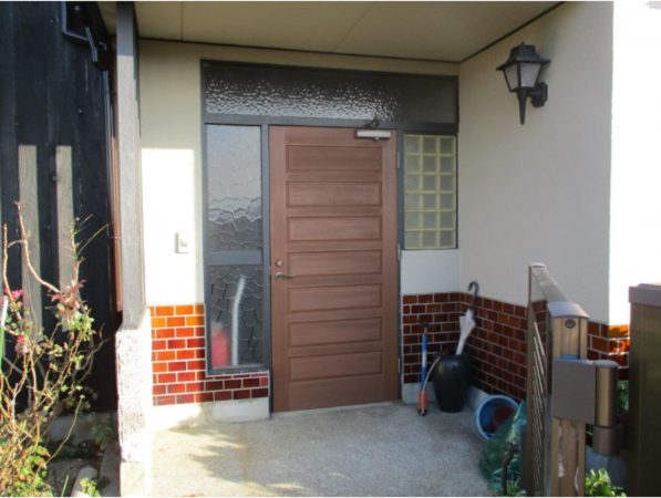 鈴鹿市若松西、中古一戸建ての玄関画像です