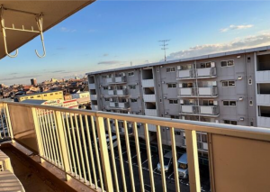 鈴鹿市庄野東、マンションのバルコニー画像です