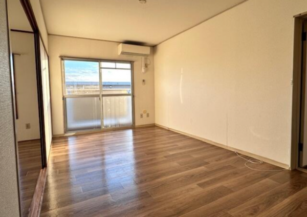 鈴鹿市庄野東、マンションの内装画像です