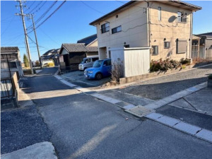 鈴鹿市林崎、土地の前面道路を含む現地写真画像です