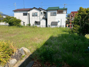 鈴鹿市東旭が丘、土地の前面道路を含む現地写真画像です