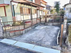 鈴鹿市北堀江、中古一戸建ての駐車場画像です