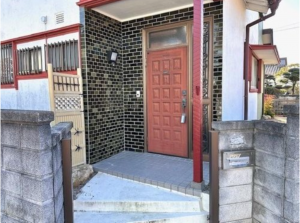 鈴鹿市北堀江、中古一戸建ての玄関画像です