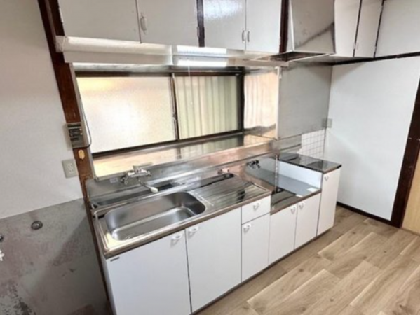 鈴鹿市北堀江、中古一戸建てのキッチン画像です