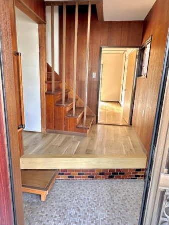 鈴鹿市北堀江、中古一戸建ての玄関画像です