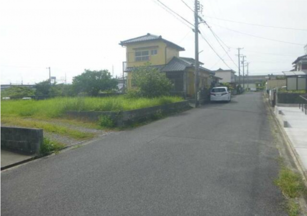 鈴鹿市東磯山、土地の前面道路を含む現地写真画像です