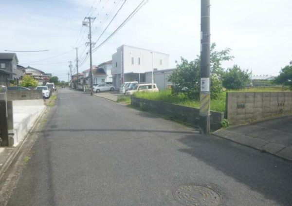 鈴鹿市東磯山、土地の前面道路を含む現地写真画像です