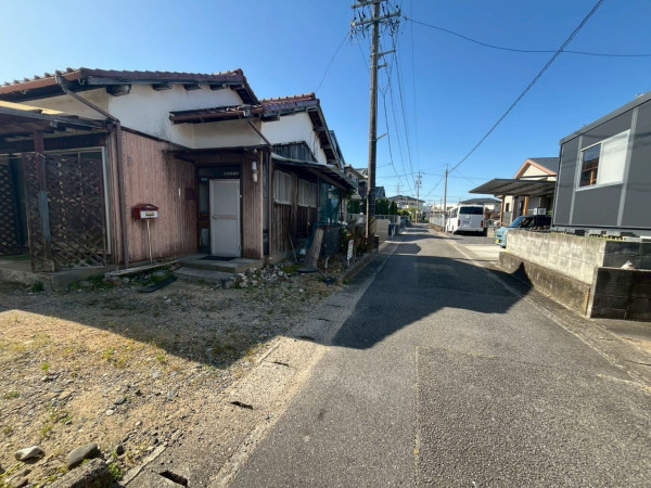 鈴鹿市庄野共進、土地の前面道路を含む現地写真画像です