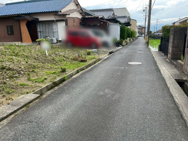 鈴鹿市十宮町、土地の前面道路を含む現地写真画像です