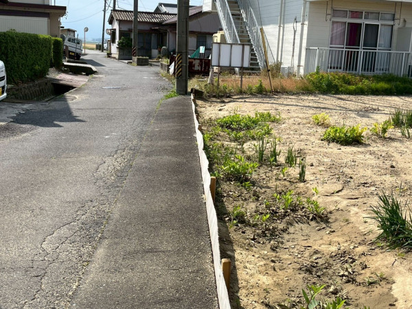 鈴鹿市南堀江、土地の前面道路を含む現地写真画像です