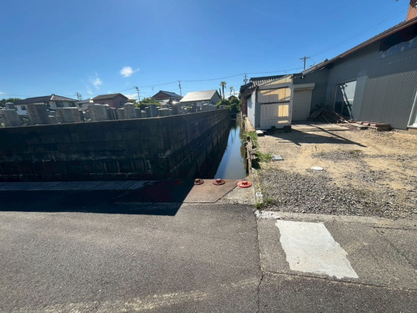 鈴鹿市磯山、土地の前面道路を含む現地写真画像です